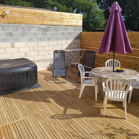 Studio Cosy Avec Terrasse Et Jacuzzi A Disposition De Mai A Aout Rians  외부 사진