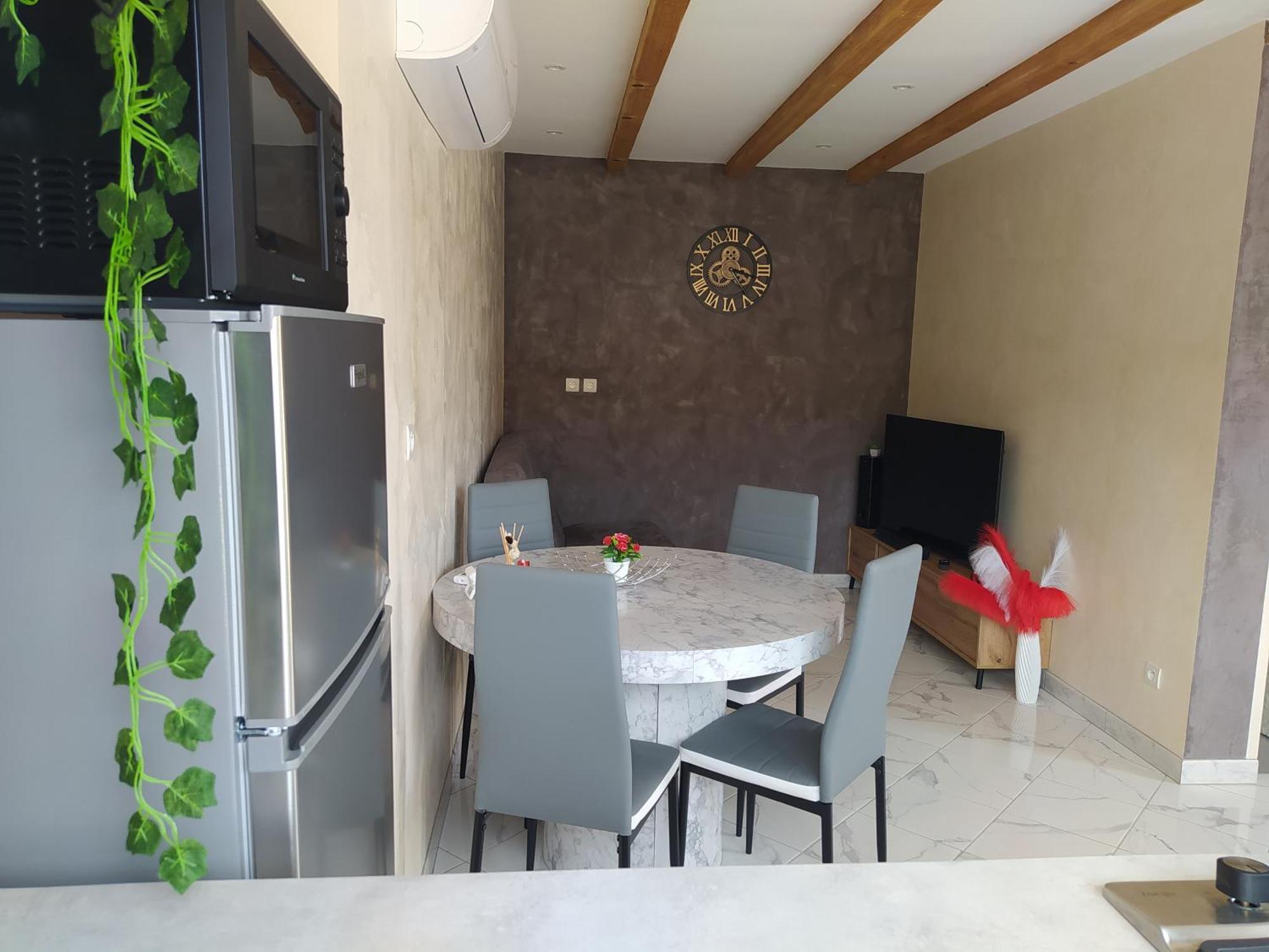Studio Cosy Avec Terrasse Et Jacuzzi A Disposition De Mai A Aout Rians  외부 사진