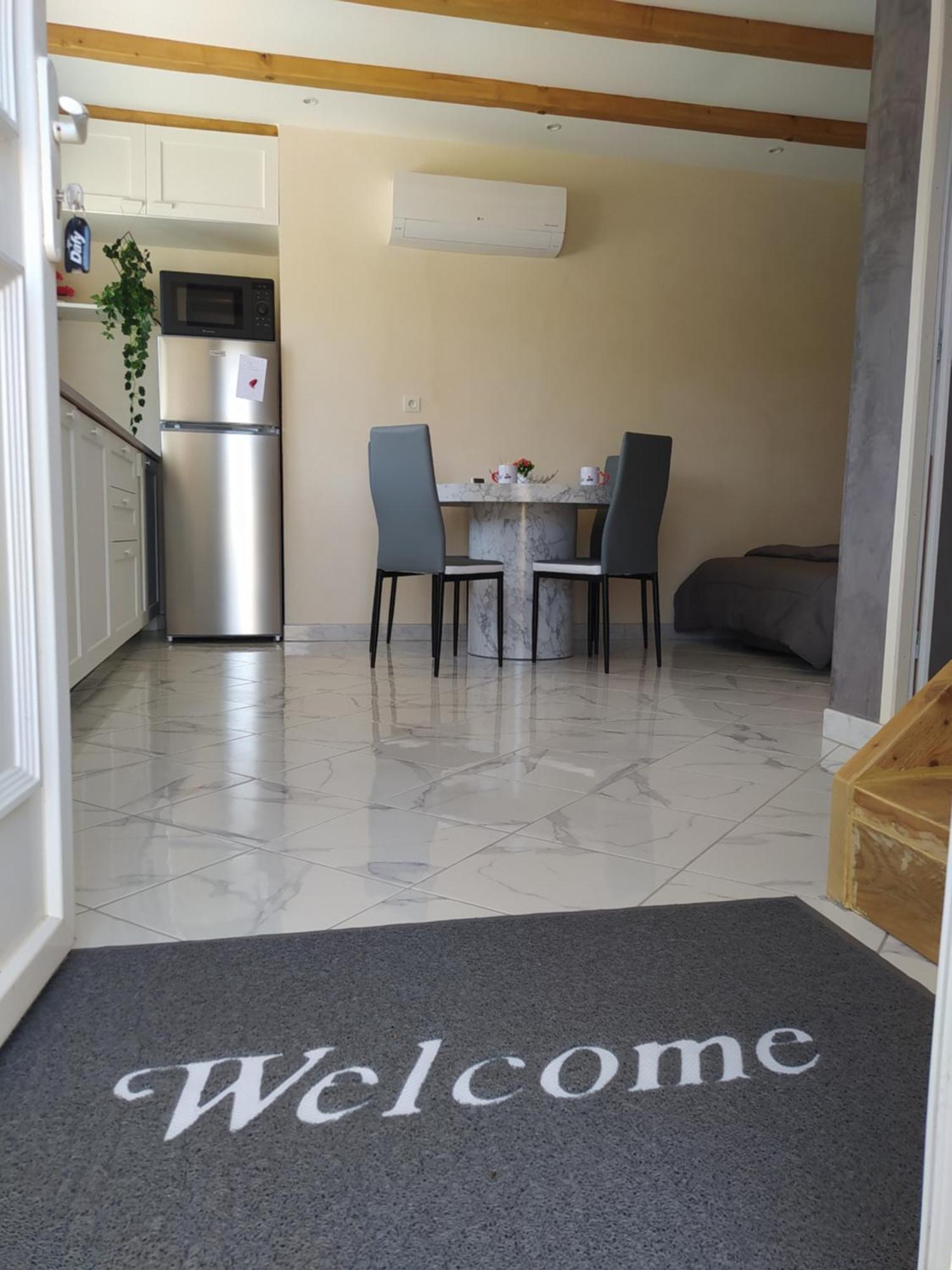 Studio Cosy Avec Terrasse Et Jacuzzi A Disposition De Mai A Aout Rians  외부 사진