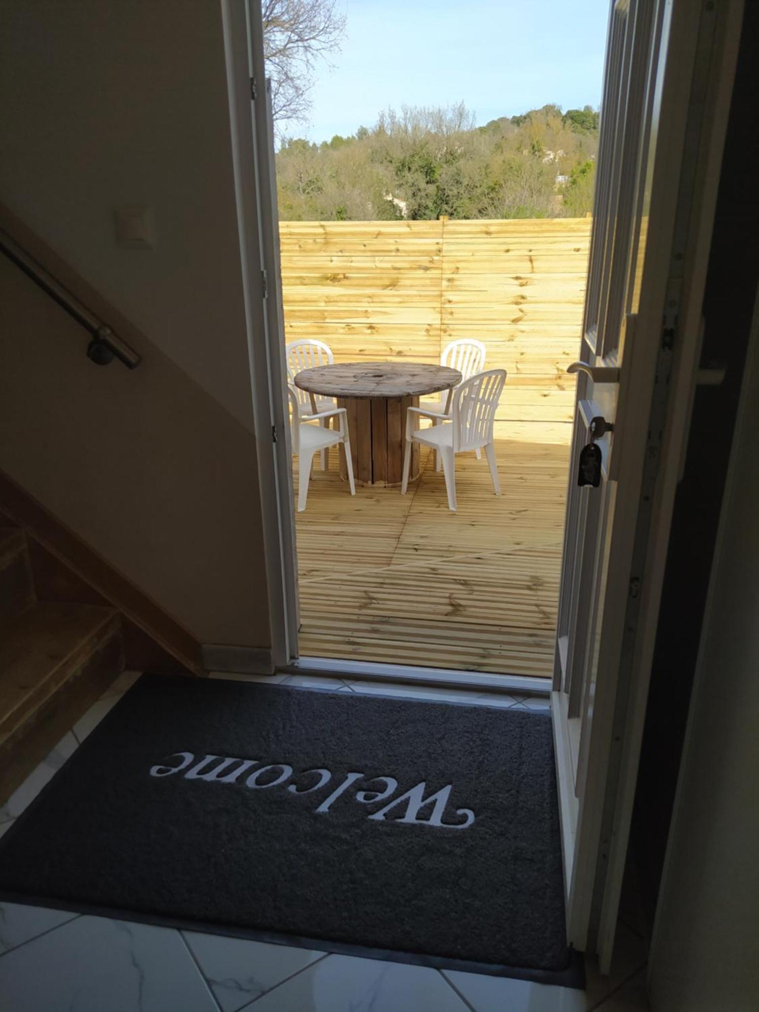 Studio Cosy Avec Terrasse Et Jacuzzi A Disposition De Mai A Aout Rians  외부 사진
