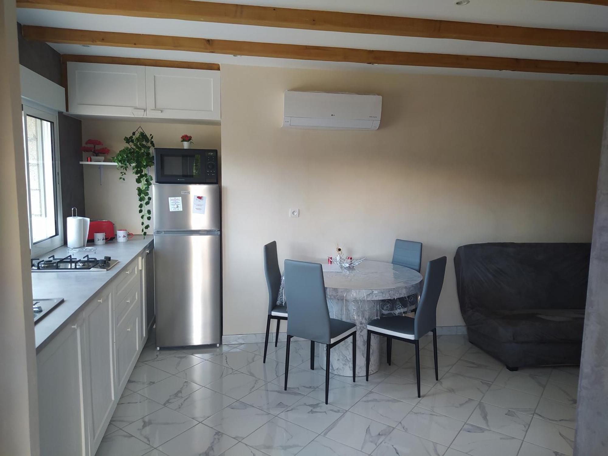 Studio Cosy Avec Terrasse Et Jacuzzi A Disposition De Mai A Aout Rians  외부 사진