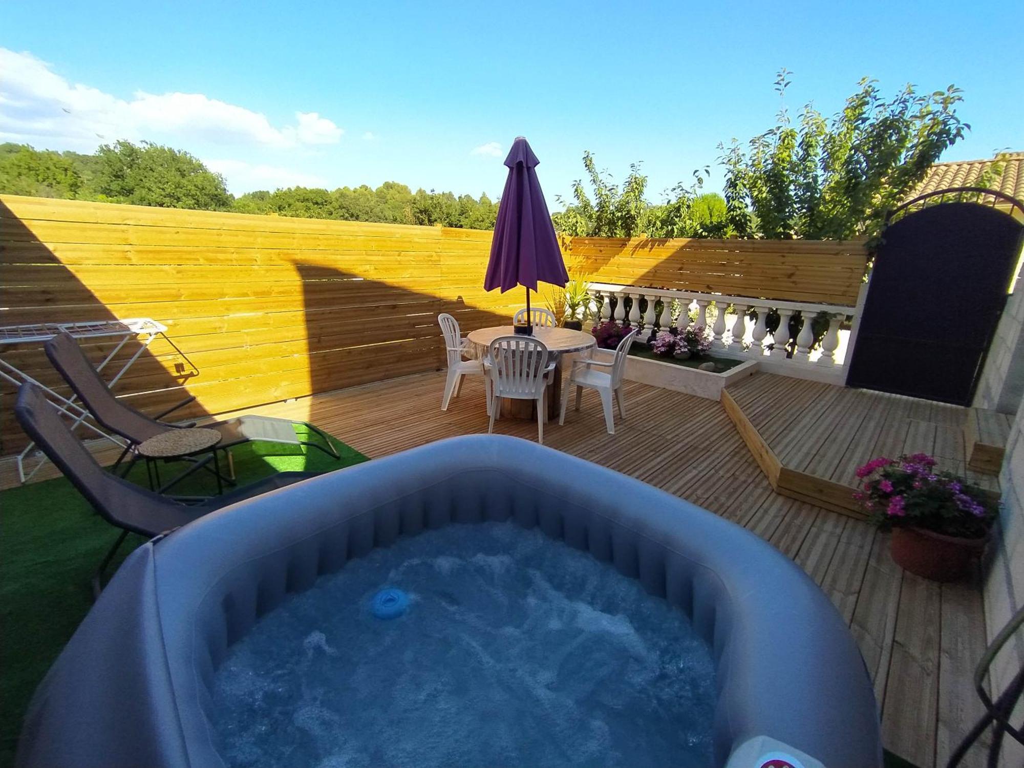 Studio Cosy Avec Terrasse Et Jacuzzi A Disposition De Mai A Aout Rians  외부 사진